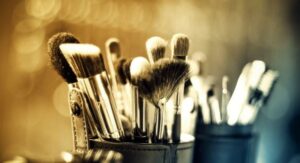 brus et outils de maquillage